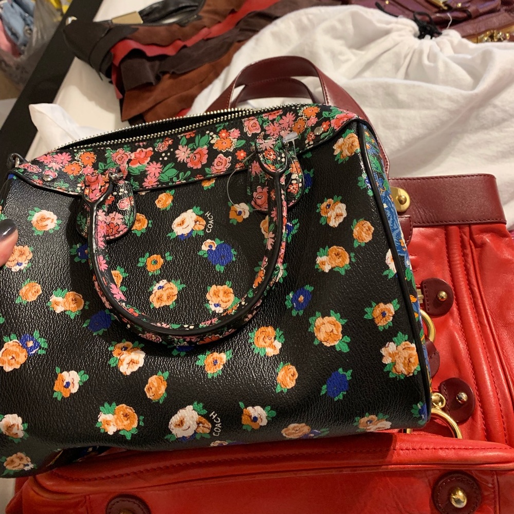 Handbag - Picture 2 of 4